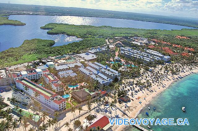 République Dominicaine Punta Cana Be Live Grand Punta Cana Una vista aérea del hotel permite ver que los edificios están cerca uno del otro.