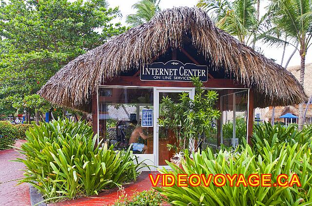 Republique Dominicaine Punta Cana Barcelo Dominican Un centre internet au centre du site.