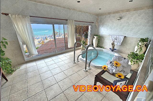 Republique Dominicaine Punta Cana Barcelo Dominican Jacuzzi with ocean view.