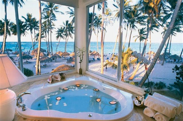 Republique Dominicaine Punta Cana Barcelo Dominican El jacuzzi para dos personas con vista al mar.