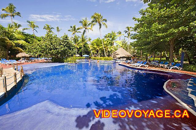 Republique Dominicaine Punta Cana Barcelo Dominican Ici une entrée dans la piscine avec une pente faible.