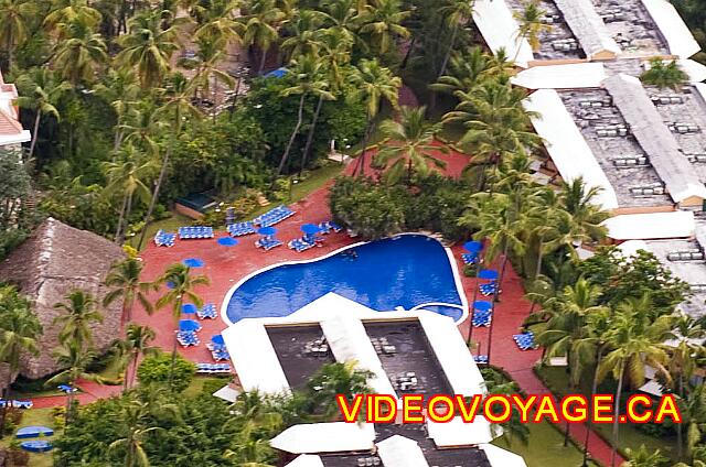 Republique Dominicaine Punta Cana Barcelo Dominican Une piscine situé dans une section dont les chambres sont occupé par les clients d'un tour opérateur Italien.