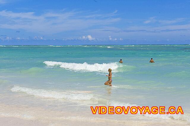 Republique Dominicaine Punta Cana Barcelo Dominican La plus grosse vague que nous avons vu pendant une journée où la mer était mouvementé...  Donc une plage avec des vagues plutot timides.