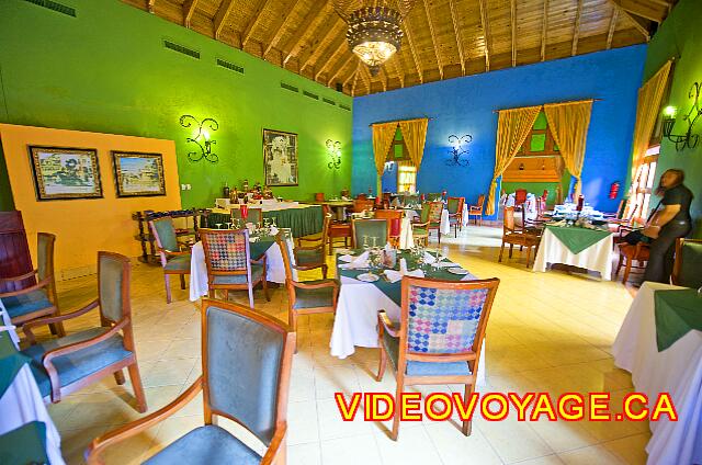 Republique Dominicaine Punta Cana Barcelo Dominican Beaucoup d'espace entre les tables.