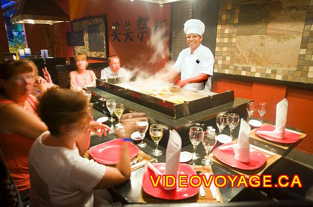 Republique Dominicaine Punta Cana Barcelo Dominican Le restaurant japonais offre plusieurs table tepenyaki, toujours populaire auprès des clients.