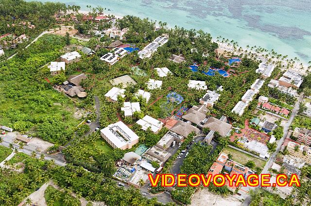 Republique Dominicaine Punta Cana Barcelo Dominican Une photographie aérienne de l'hôtel, un site de moyenne dimension.