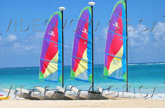 Republique Dominicaine Punta Cana Paradisus Punta Cana Catamarans waiting for you on the beach. Various facilities are included.