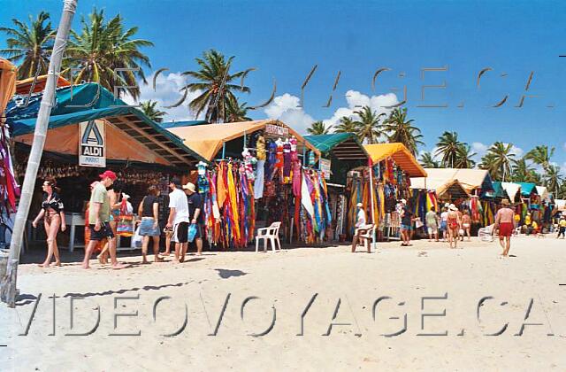 Republique Dominicaine Punta Cana Paradisus Punta Cana If you walk on the beach, you can discover the many small shops available on the beach.