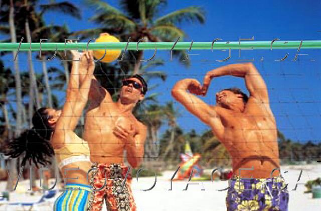 Republique Dominicaine Punta Cana Paradisus Punta Cana A space on the beach is reserved for beach volleyball.