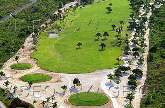 Republique Dominicaine Punta Cana Paradisus Punta Cana You have access to the Melia Tropical golf course. But this activity is not included normally. According to the wholesaler with whom you book your trip, golf can be included or not.