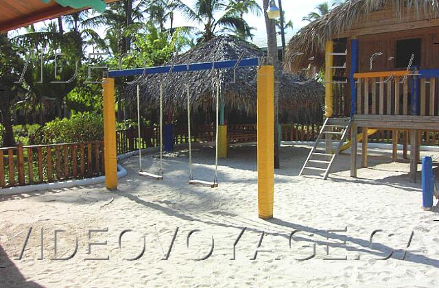 Republique Dominicaine Punta Cana Paradisus Punta Cana Mini Club para niños Columpios para los niños.
