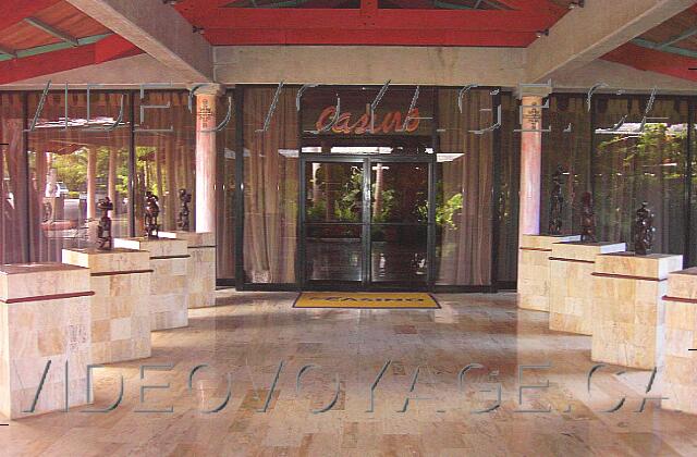 Republique Dominicaine Punta Cana Paradisus Punta Cana El Casino se encuentra en la entrada del hotel.