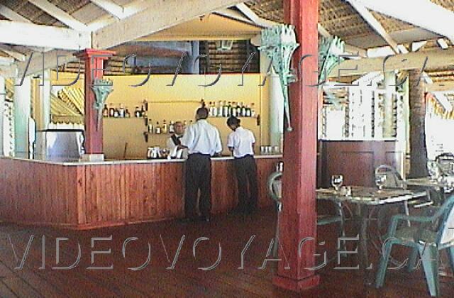 Republique Dominicaine Punta Cana Paradisus Punta Cana Le bar du restaurant Palapa sur la plage.