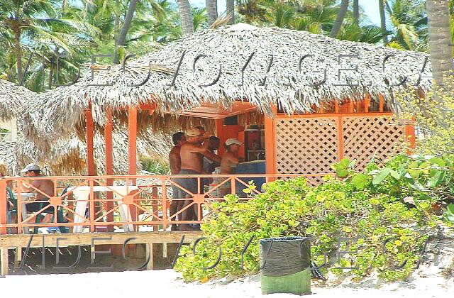 Republique Dominicaine Punta Cana Paradisus Punta Cana El bar de la playa con una pequeña terraza.