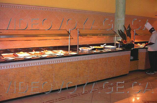 Republique Dominicaine Punta Cana Paradisus Punta Cana Buffet Hybiscus Continually staff check that everything is impeccable.