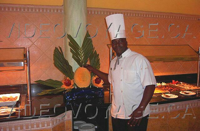 Republique Dominicaine Punta Cana Paradisus Punta Cana Buffet Hybiscus The staff will gladly you presented dishes and room fitted with pride.