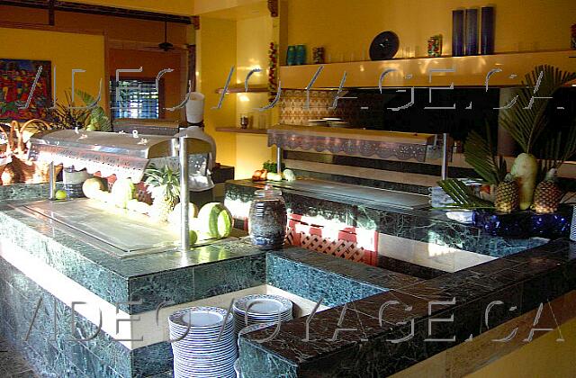 Republique Dominicaine Punta Cana Paradisus Punta Cana To go to the dining room, you must go through a small buffet.