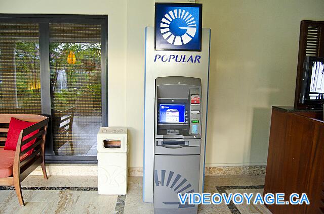 République Dominicaine Punta Cana Paradisus Palma Real ATM en el vestíbulo.