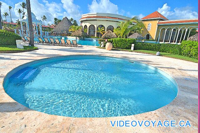 République Dominicaine Punta Cana Paradisus Palma Real La piscine des enfants situé sur la terrasse de la piscine principale.