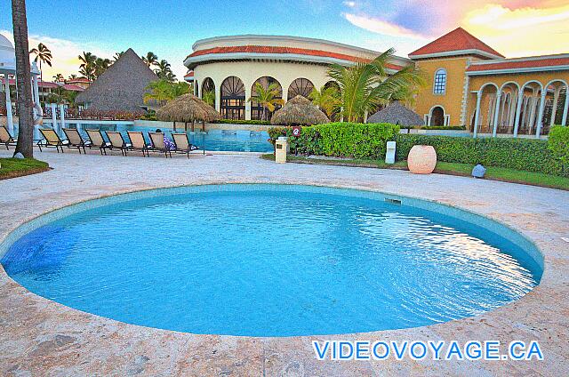 République Dominicaine Punta Cana Paradisus Palma Real La piscine des enfants situé sur la terrasse de la piscine principale.