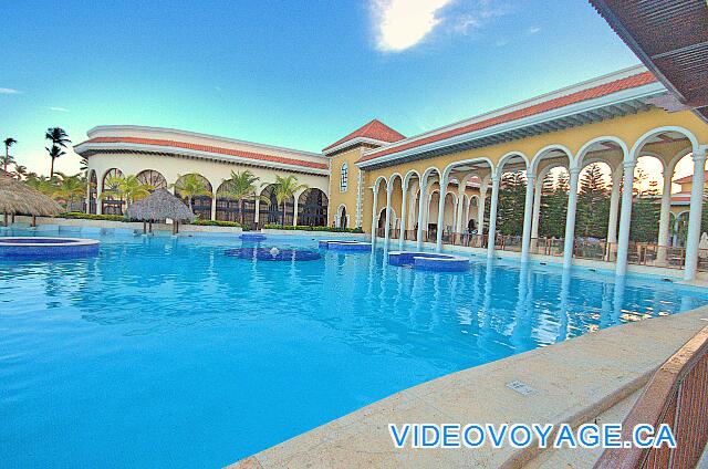 République Dominicaine Punta Cana Paradisus Palma Real Edificios alrededor de la piscina.