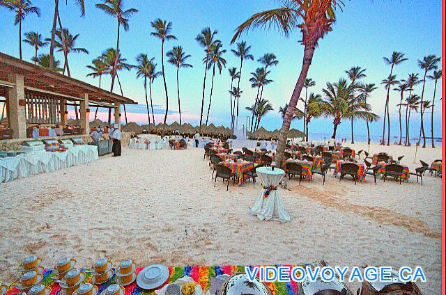 République Dominicaine Punta Cana Paradisus Palma Real Une fois par semaine, le buffet est offert sur la plage.