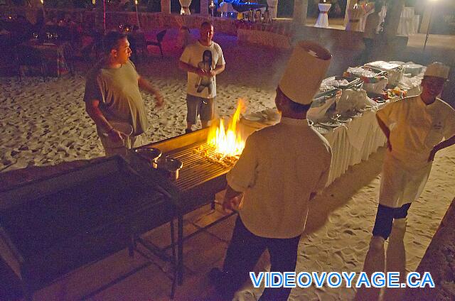 République Dominicaine Punta Cana Paradisus Palma Real Des grillades supervisé par plusieurs cuisiniers...