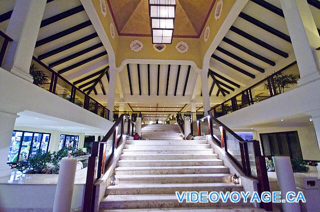 République Dominicaine Punta Cana Paradisus Palma Real The stairs to reach the reception.