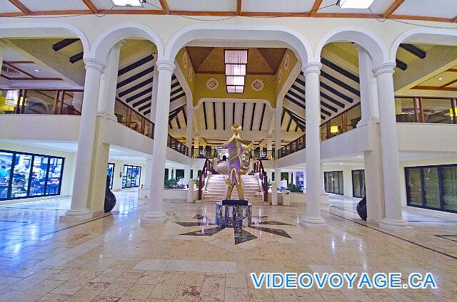 République Dominicaine Punta Cana Paradisus Palma Real In high of the stairs, right reception, left the Lobby bar.