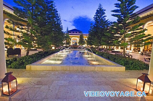 République Dominicaine Punta Cana Paradisus Palma Real Fountains at night