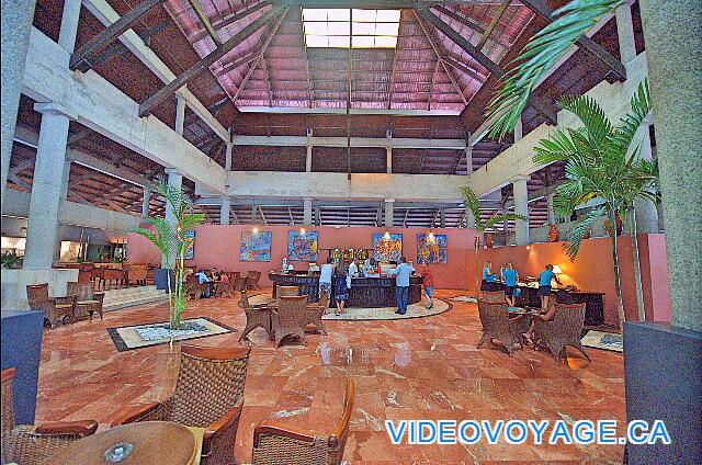 République Dominicaine Punta Cana Bávaro Princess All Suites Resort Le Lobby bar le jour