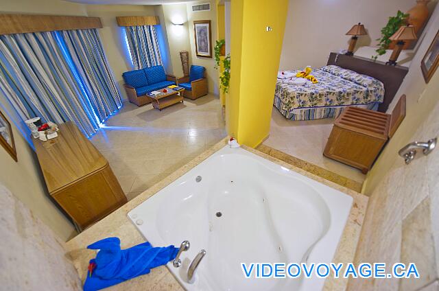 République Dominicaine Punta Cana Bávaro Princess All Suites Resort El jacuzzi con una visión general de la habitación.