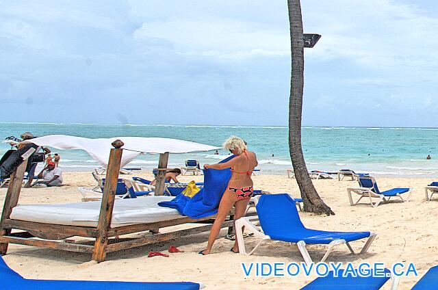 République Dominicaine Punta Cana Bávaro Princess All Suites Resort Some beds on the beach.