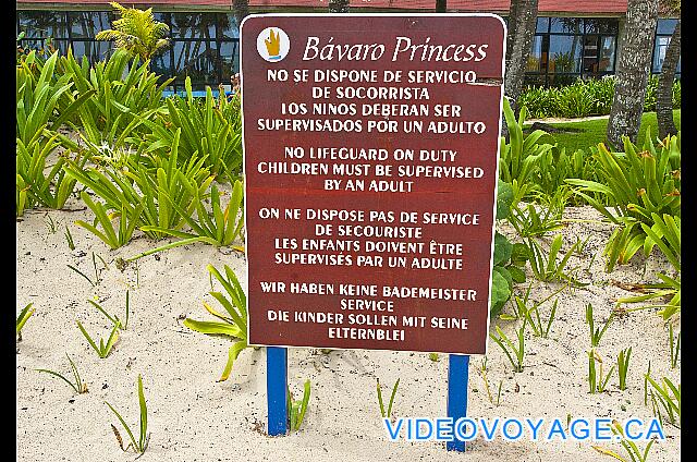 République Dominicaine Punta Cana Bávaro Princess All Suites Resort Una advertencia desde el hotel que no tiene salvavidas.