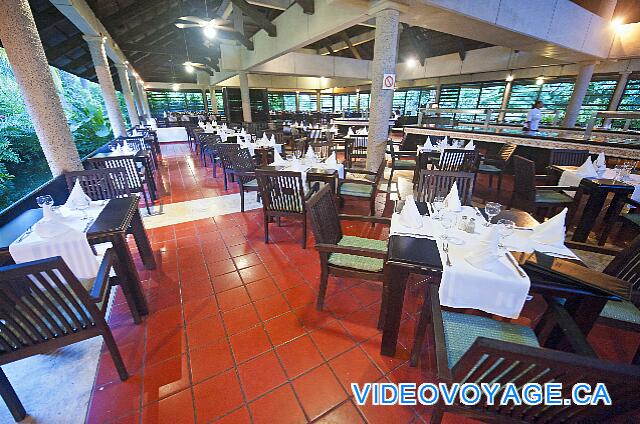 République Dominicaine Punta Cana Bávaro Princess All Suites Resort El comedor del restaurante buffet principal es bastante grande.