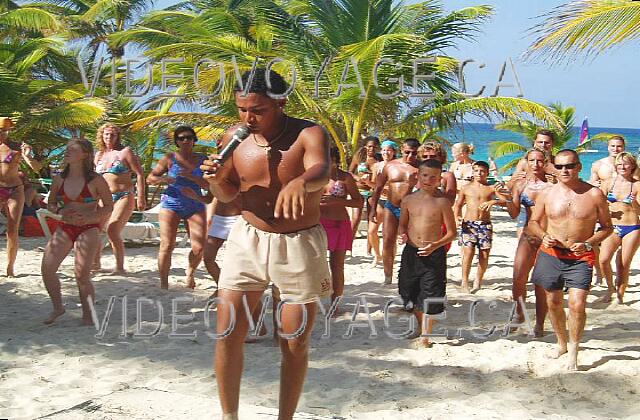 Republique Dominicaine Punta Cana Riu Bambu Clases de baile en la playa.