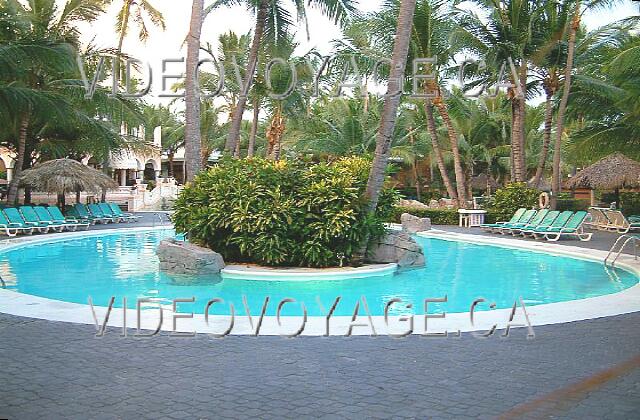 Republique Dominicaine Punta Cana Riu Bambu Une piscine plus tranquille que la piscine principale.