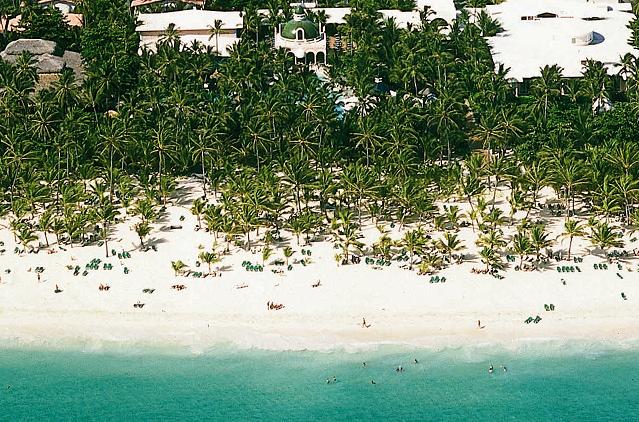 Republique Dominicaine Punta Cana Riu Bambu An aerial view of the beach of Riu Bambu. The beach is very wide with young palm trees behind.