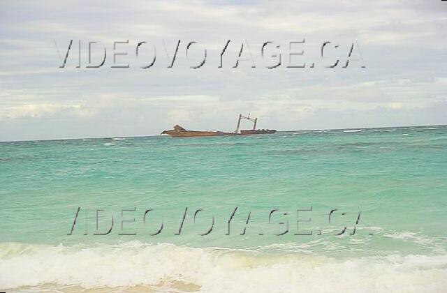 Republique Dominicaine Punta Cana Riu Bambu The boat aground on the reefs.