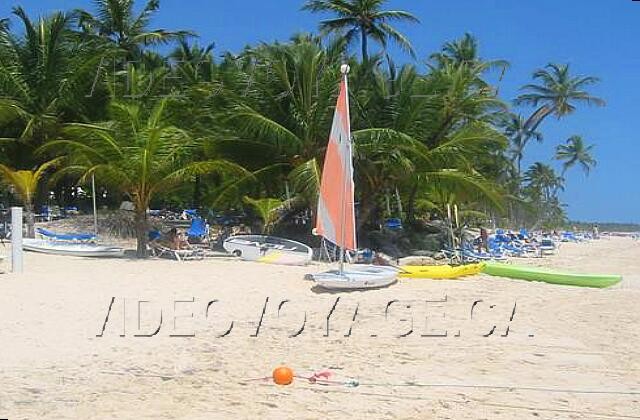 Republique Dominicaine Punta Cana Riu Naiboa On the beach RIU Melao, there is always the equipment for non-motorized water sports.