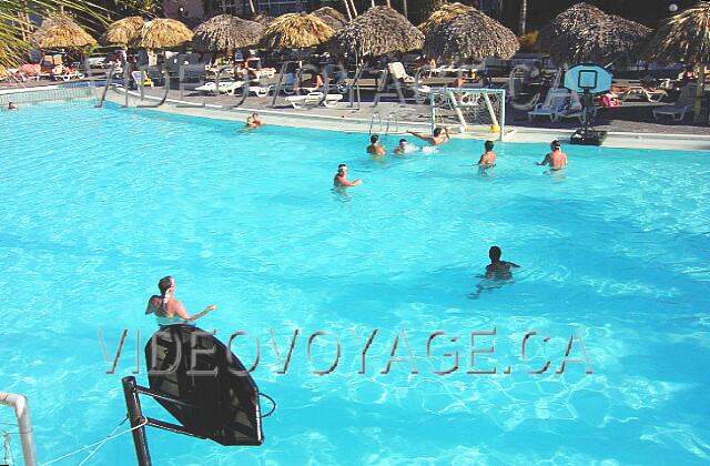 Republique Dominicaine Punta Cana Riu Naiboa Water polo and basketball in the pool are popular activities at the Riu Bambu.