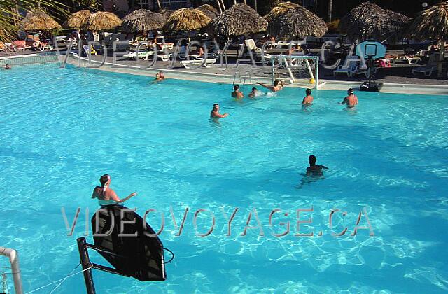 Republique Dominicaine Punta Cana Riu Naiboa The sports activities are numerous and popular in the pool.