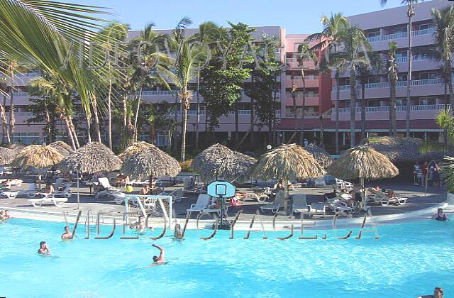 Republique Dominicaine Punta Cana Riu Naiboa The pool is near the hotel.