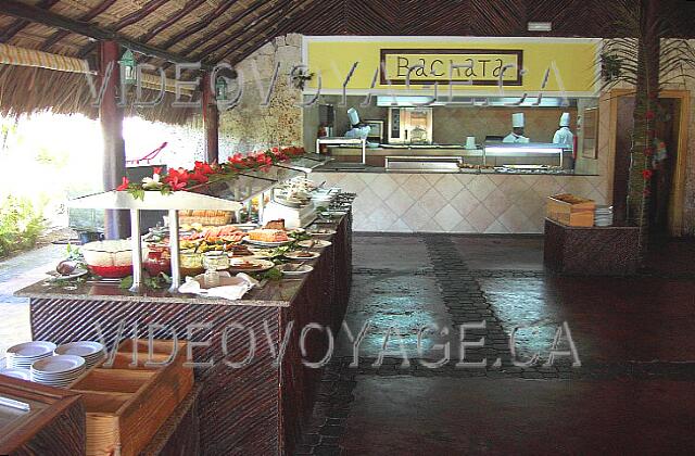 Republique Dominicaine Punta Cana Riu Naiboa Le restaurant Batchata est un snack-bar avec un petit buffet. Les choix du buffet ne change jamais.