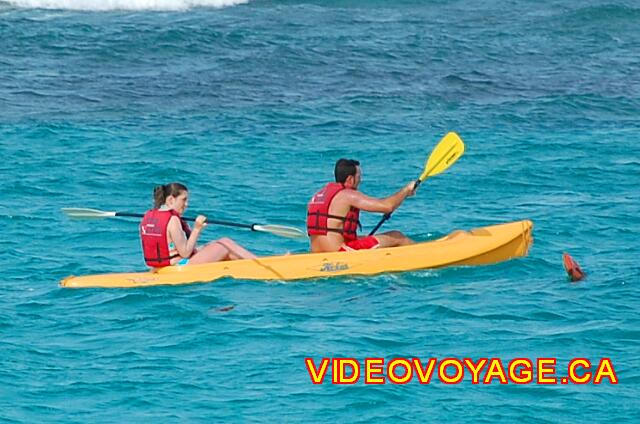 Republique Dominicaine Punta Cana Riu Palace Macao Les sports nautiques non motorisé sont disponibles sur la plage de l'hôtel.