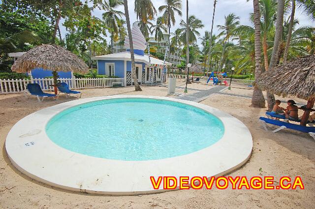 Republique Dominicaine Punta Cana Riu Palace Macao El mini piscina del club.