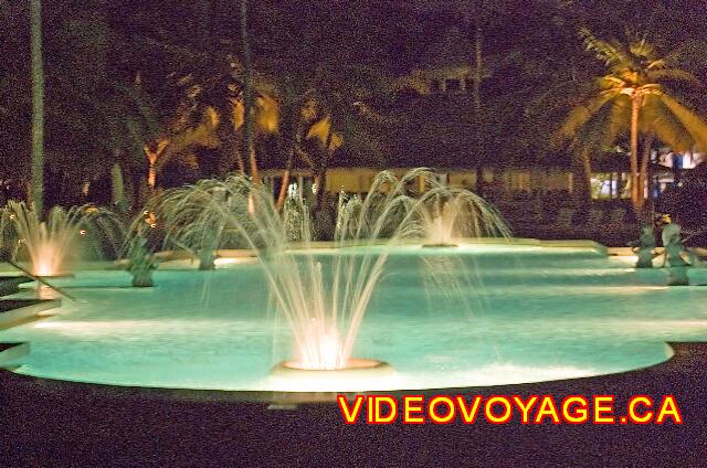 Republique Dominicaine Punta Cana Riu Palace Macao La piscine la nuit.