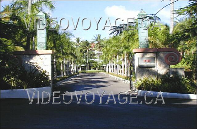 Republique Dominicaine Punta Cana Riu Palace Macao La entrada al hotel.