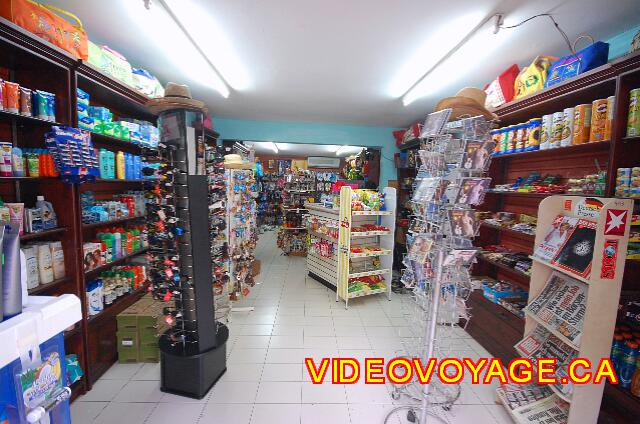 Republique Dominicaine Punta Cana Riu Palace Punta Cana Tienda de ropa y recuerdos en su interior.