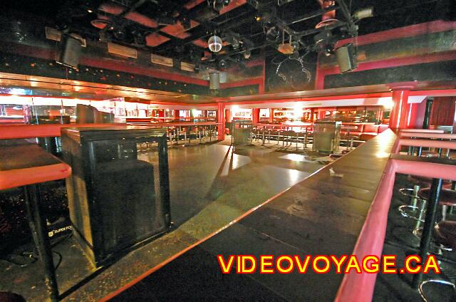 Republique Dominicaine Punta Cana Riu Palace Punta Cana Discoteca Pacha dentro, Entrada libre, no consumo incluido.